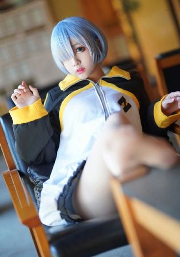 美女献身